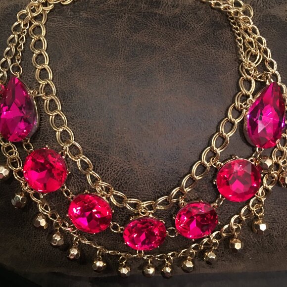 Natasha Hot Pink & Gold Showstopper Statement Necklace New   Dr1 - Picture 3 of 3